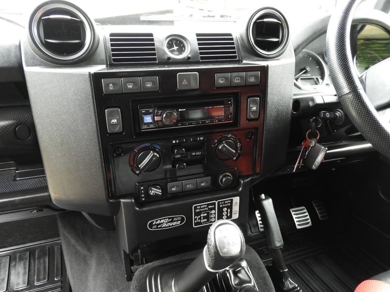 2016/16 LAND ROVER DEFENDER 90 2-2TDCI LIMITED EDITION ADVENTURE S/W IMMACULATE