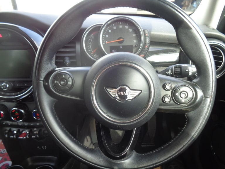 MINI HATCHBACK 1.5 Cooper 5dr