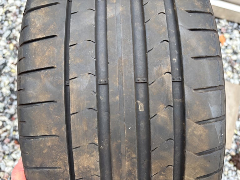 Pirelli 235/35/19 tyre