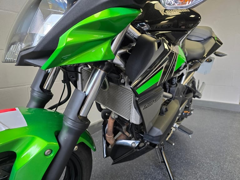 Kawasaki Z125 Supernaked 125cc Learner Legal Geared Motorcycle