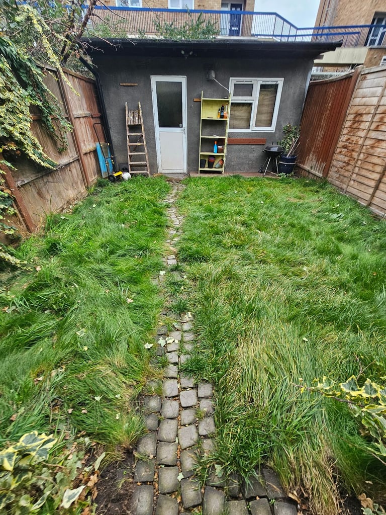 Double Room (only £200 deposit)