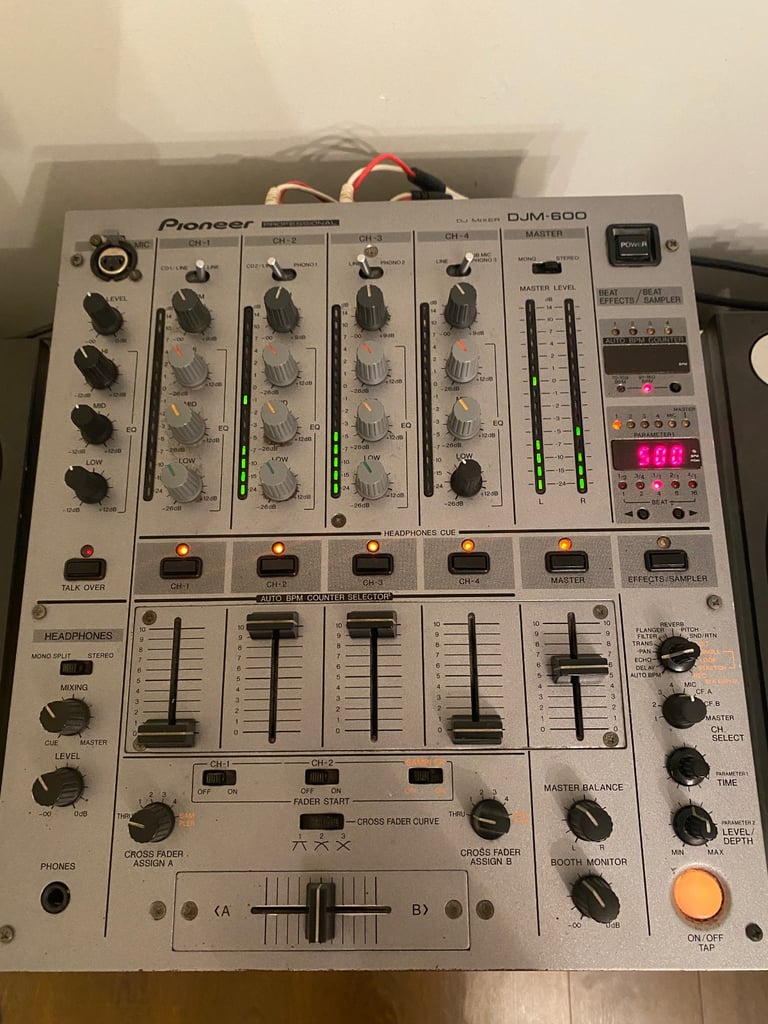 Pioneer DJM600 Mixer