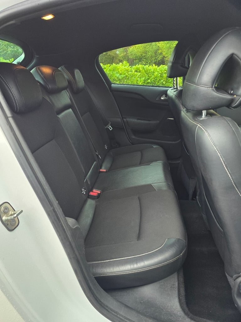 Citroen, DS4, Hatchback, 2012, Manual, 1560 (cc), 5 doors