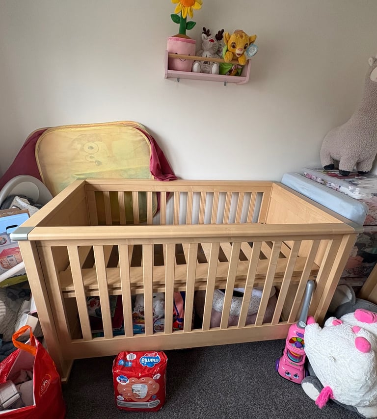 Mamas and papas modensa cot bed