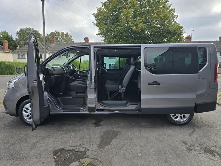 Renault Trafic LL29 ENERGY dCi 145 Sport Nav 9 Seat LWB Minibus DIESEL 2016/16