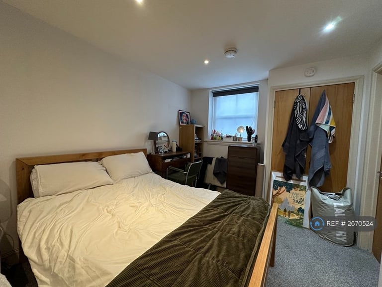 1 bedroom flat in Old Station Way, London, SW4 (1 bed) (#2670524)