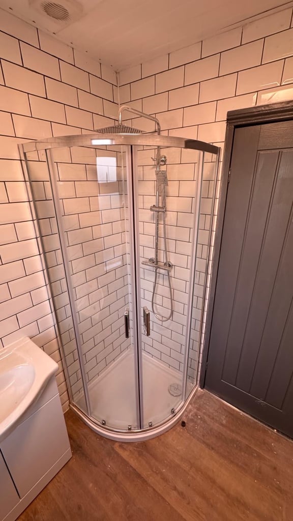 Newly renovated 2-Bedroom terraced home near City Center 