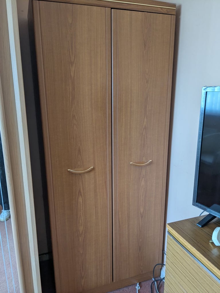 2 Door Wardrobe with Hanging Rail and Shelf