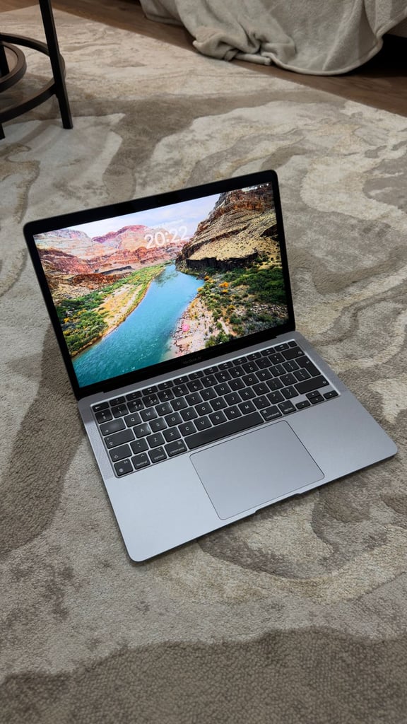 13" Macbook Air (M1) – Excellent Condition