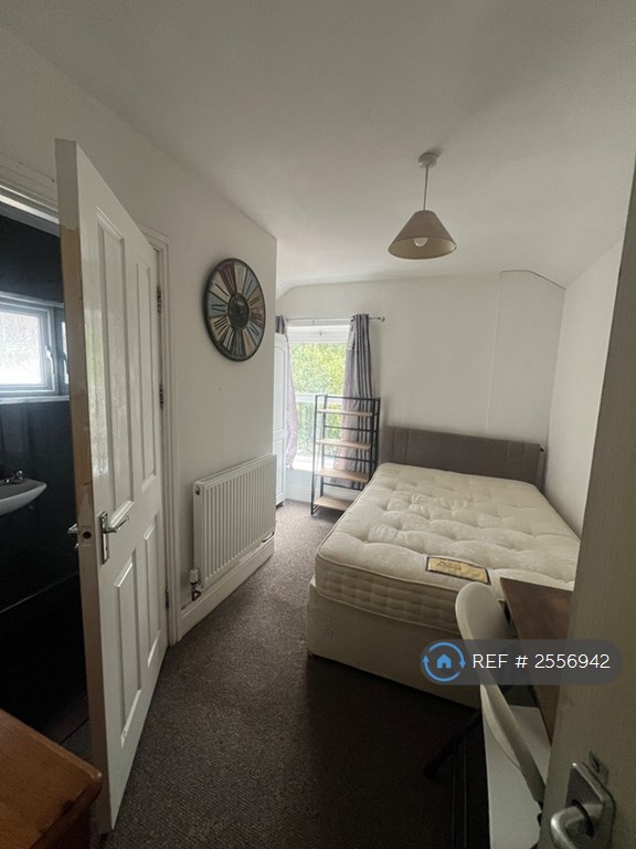 1 bedroom in Brynmill Avenue, Swansea, SA2 (#2556942)