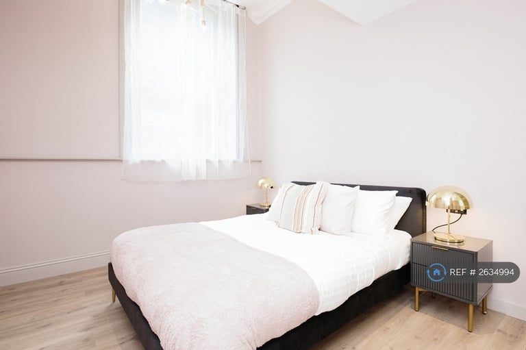 2 bedroom flat in Charlotte Street, Manchester, M1 (2 bed) (#2634994)