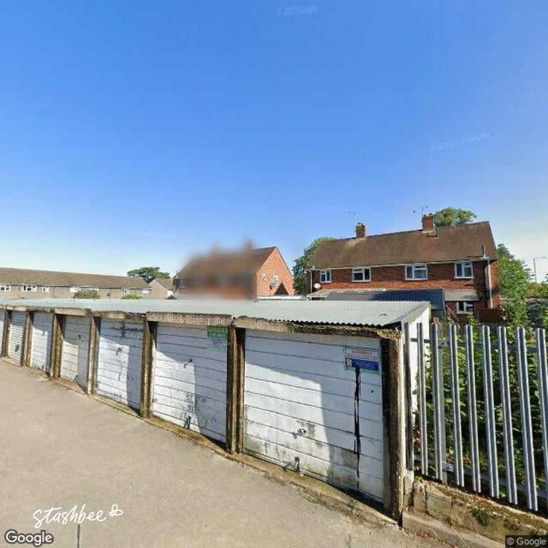 Garage to rent in Farnborough (GU14) | Stashbee