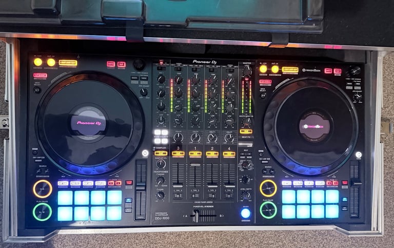 Pioneer DDJ1000 Rekordbox DJ Controller and Magma Flight Case with Laptop Stand