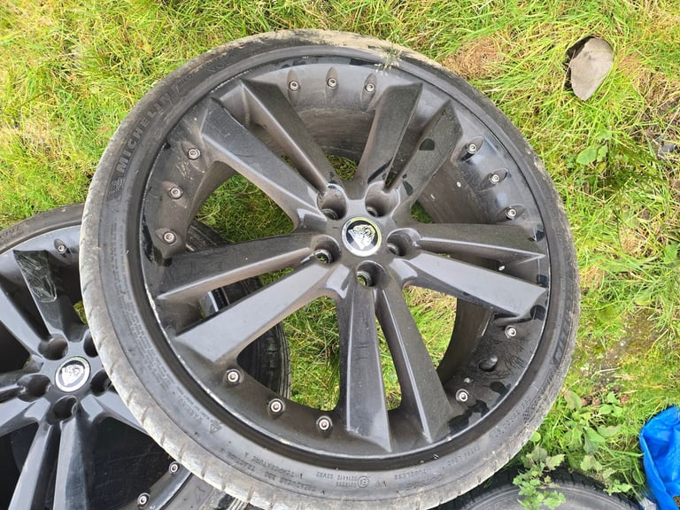 Jaguar alloys with good 255 35 20 tyres 
