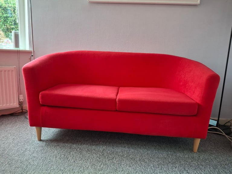 Sofa : Small 2 Seater Tub (as new)