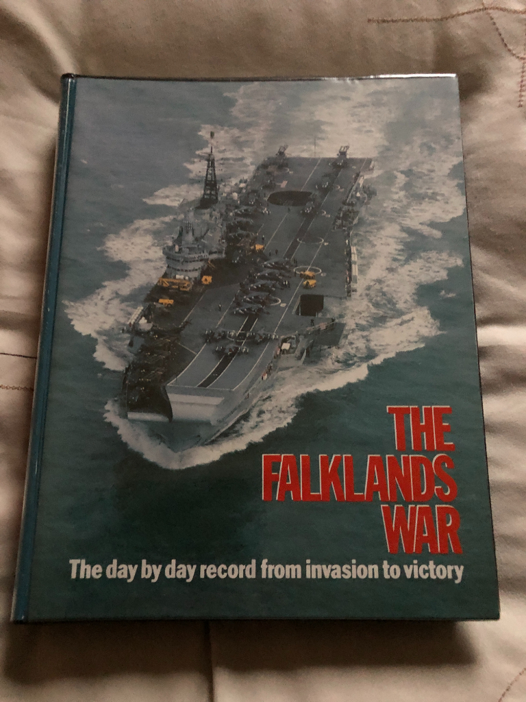 BOOK -  THE FALKLANDS WAR