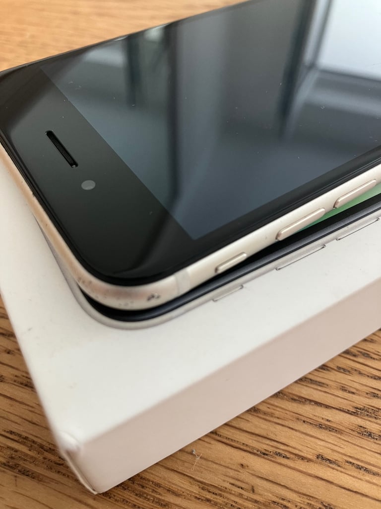 iPhone SE (3rd Gen) Starlight 64gb Unlocked