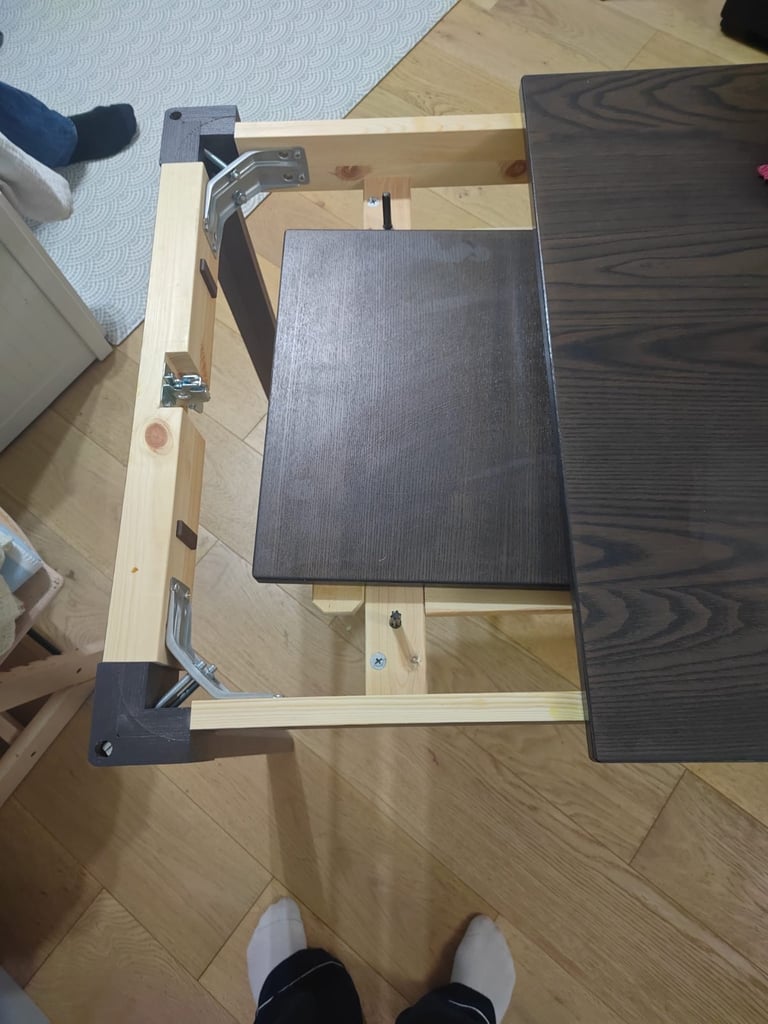 Ikea extendable table + 4 chair 