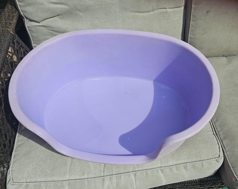 Dog box bed basket hard plastic purple 