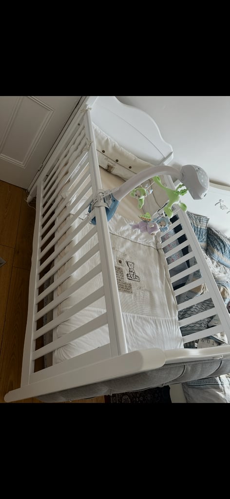 Mee-go Epernay Cot Bed with Mattress for Sale