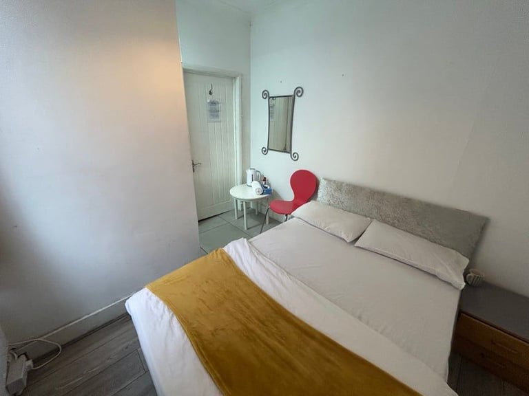 ✅ Spacious Room ☀️ Available Now