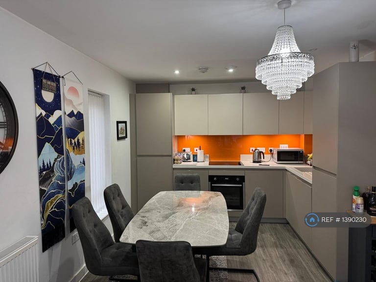 2 bedroom flat in Dakota Drive, Chatham, ME4 (2 bed) (#1390230)