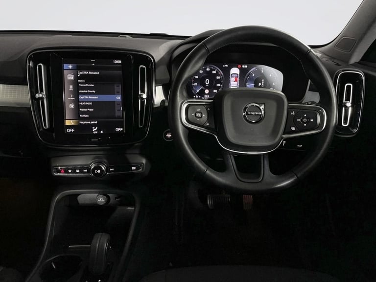 2020 Volvo XC40 2.0 D3 MOMENTUM 5d 148 BHP Estate Diesel Automatic