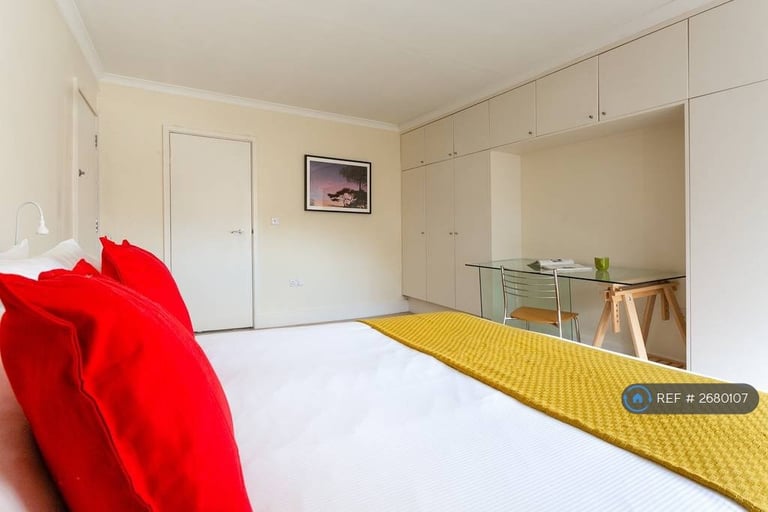 1 bedroom flat in Gloucester Road, London, SW7 (1 bed) (#2680107)