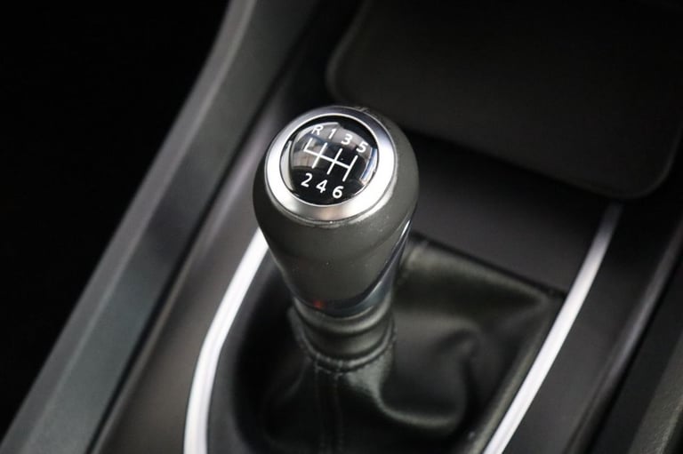 2022 Nissan Qashqai 1.3 DIG-T MHEV Acenta Premium 5dr (APPLE CAR PLAY, REV CAMERA) Manual