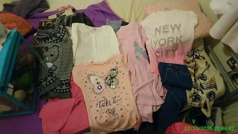 Lots of girl clothes. 8-13. For free