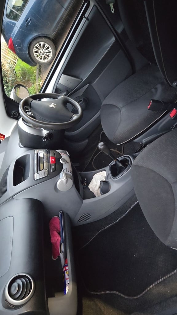 Peugeot, 107, Hatchback, 2011, Manual, 998 (cc), 5 doors