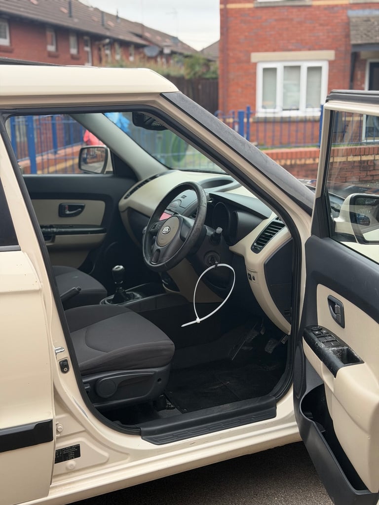 Kia, SOUL, Hatchback, 2010, Manual, 1582 (cc), 5 doors
