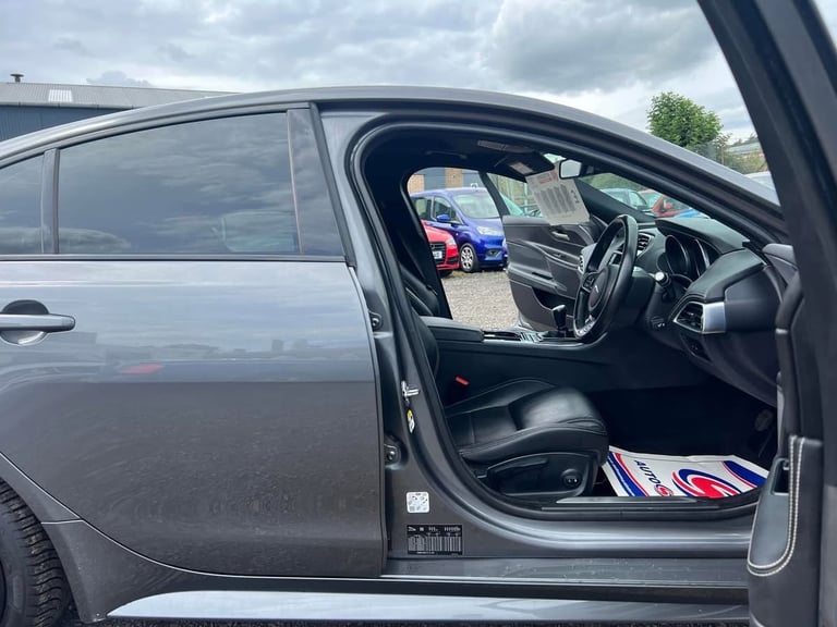 Jaguar, XE, Saloon, 2017, Manual, 1999 (cc), 4 doors