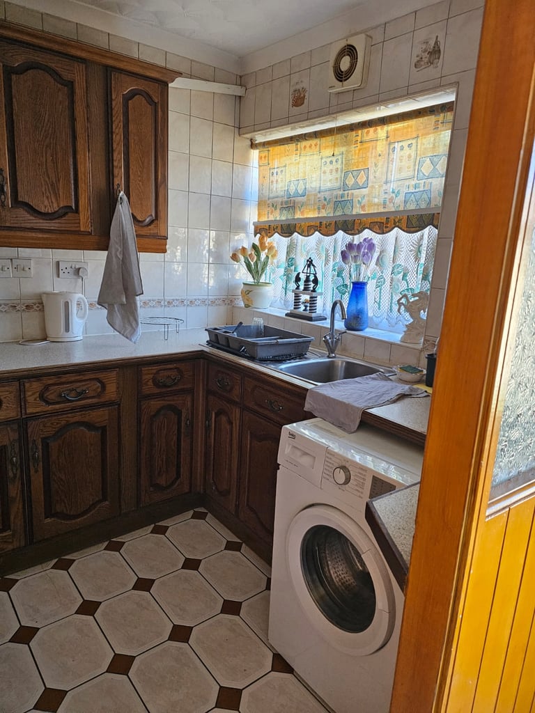 Spacious & Cosy Double Room for Rent in - SL2 5DZ
