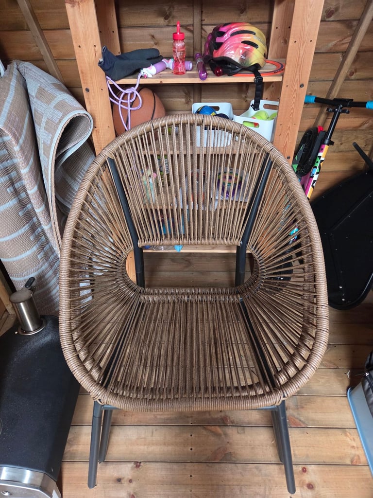 Outdoor Lounge Chairs x 2