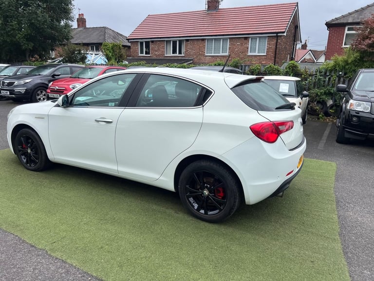 2011 Alfa Romeo Giulietta 1.4 TB MultiAir Lusso Euro 5 (s/s) 5dr HATCHBACK Petrol Manual