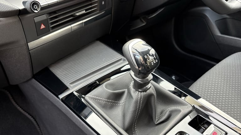 2022 Vauxhall Astra 1.2 Turbo Design 5dr HATCHBACK PETROL Manual