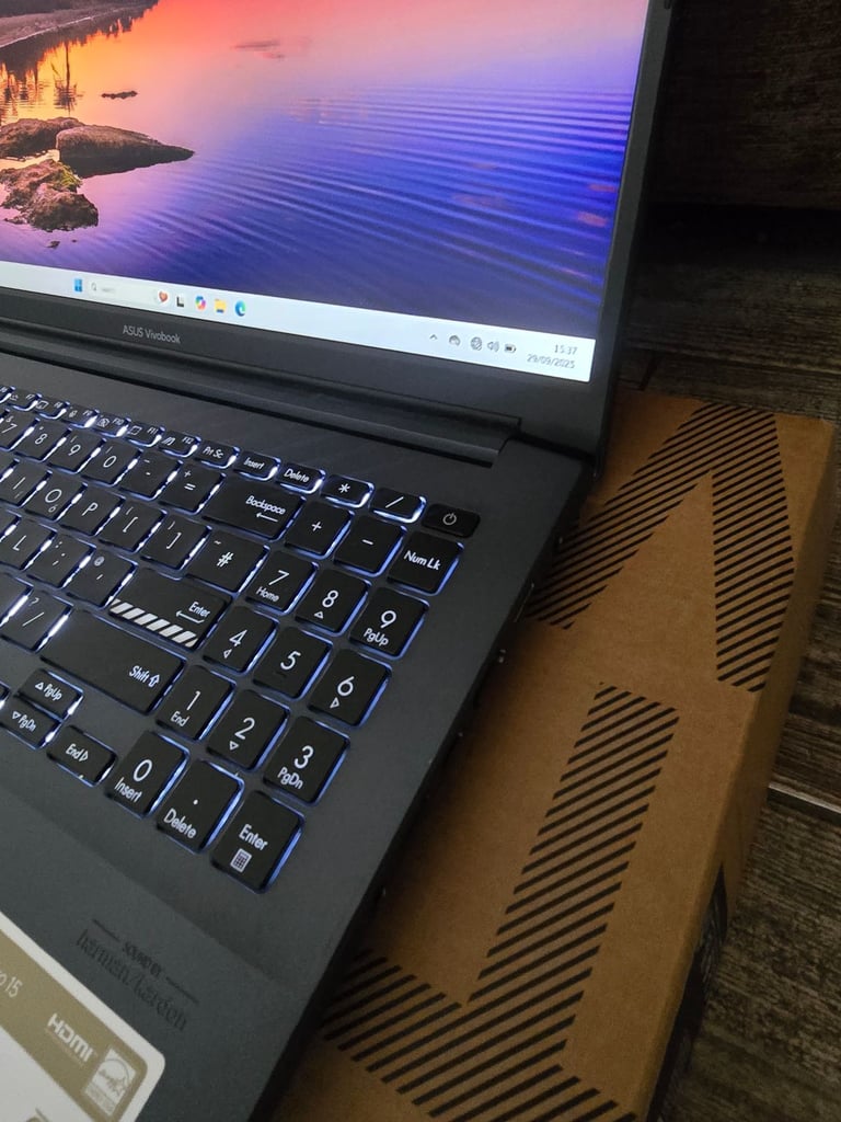 ASUS Vivobook RTX 4060 / Ryzen 9 / MINT CONDITION W/ BOX and PAPERS