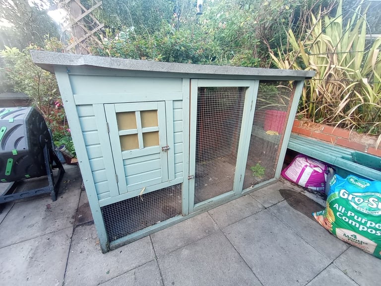 Rabbit/chicken House & Run