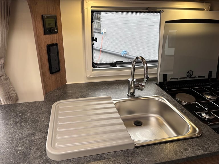2019 Bailey Phoenix Vogue 642 SE Fixed Beds, End Washroom, 12 Months Warranty