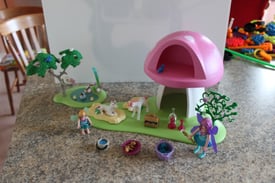 PLAYMOBIL FAIRIES WITH TOADSTOOL HOUSE. 