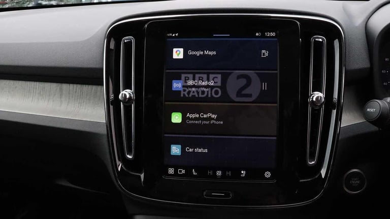  Volvo XC40 B4 (P) Ultra Bright (Sunroof, Harman Kardon, 360 Camera) Petrol/Electric Hybrid Autom...