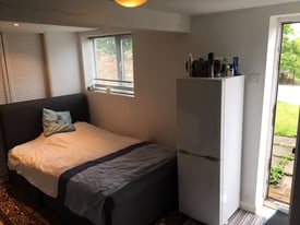 Small 1 bed studio apartment with kitchen for rent