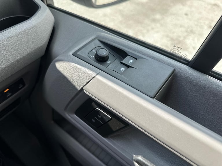 25 Reg,VW,Crafter,,L2H2,Commerce,Business RWD, MWB,Air-Con,Utility,Workshop,Van