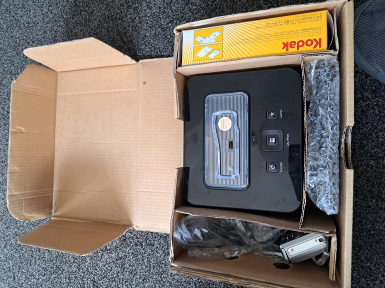 Kodak G610  camera and docking station