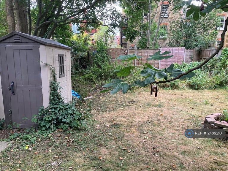 Studio flat in London, London, SE19 (#2489210)