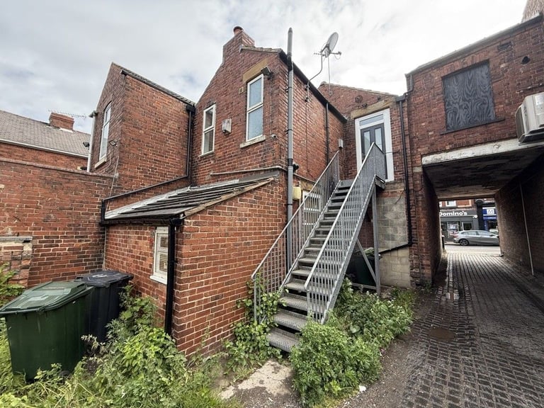 SHOP & FLAT TO LET COMBINED S25