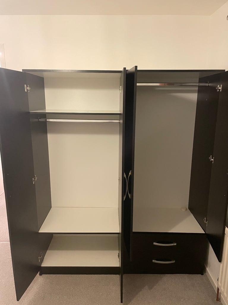 Mirrored wardrobe - Black