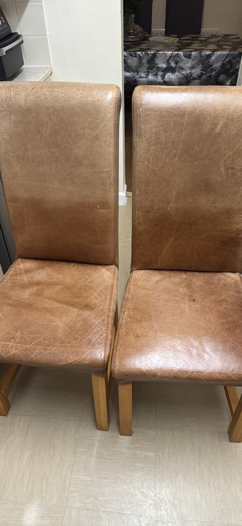 image for 4 heavy dinning chairs