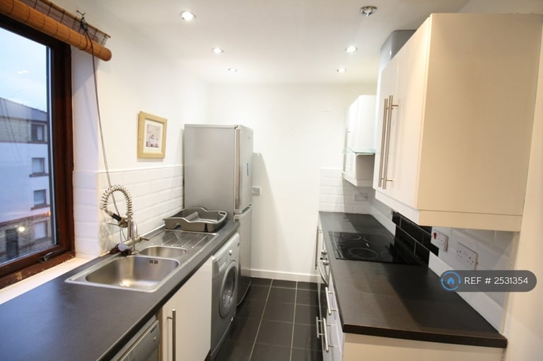1 bedroom flat in Dalgety Road, Edinburgh, EH7 (1 bed) (#2531354)